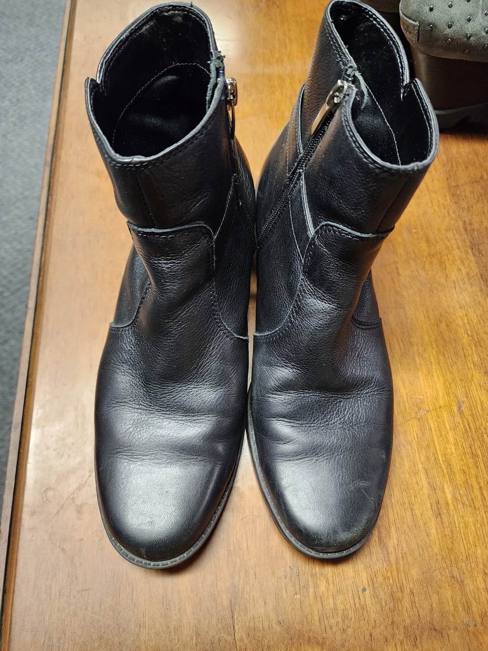 Ann Klein Women's Black Leather Zip Ankle Boots Sz 10m